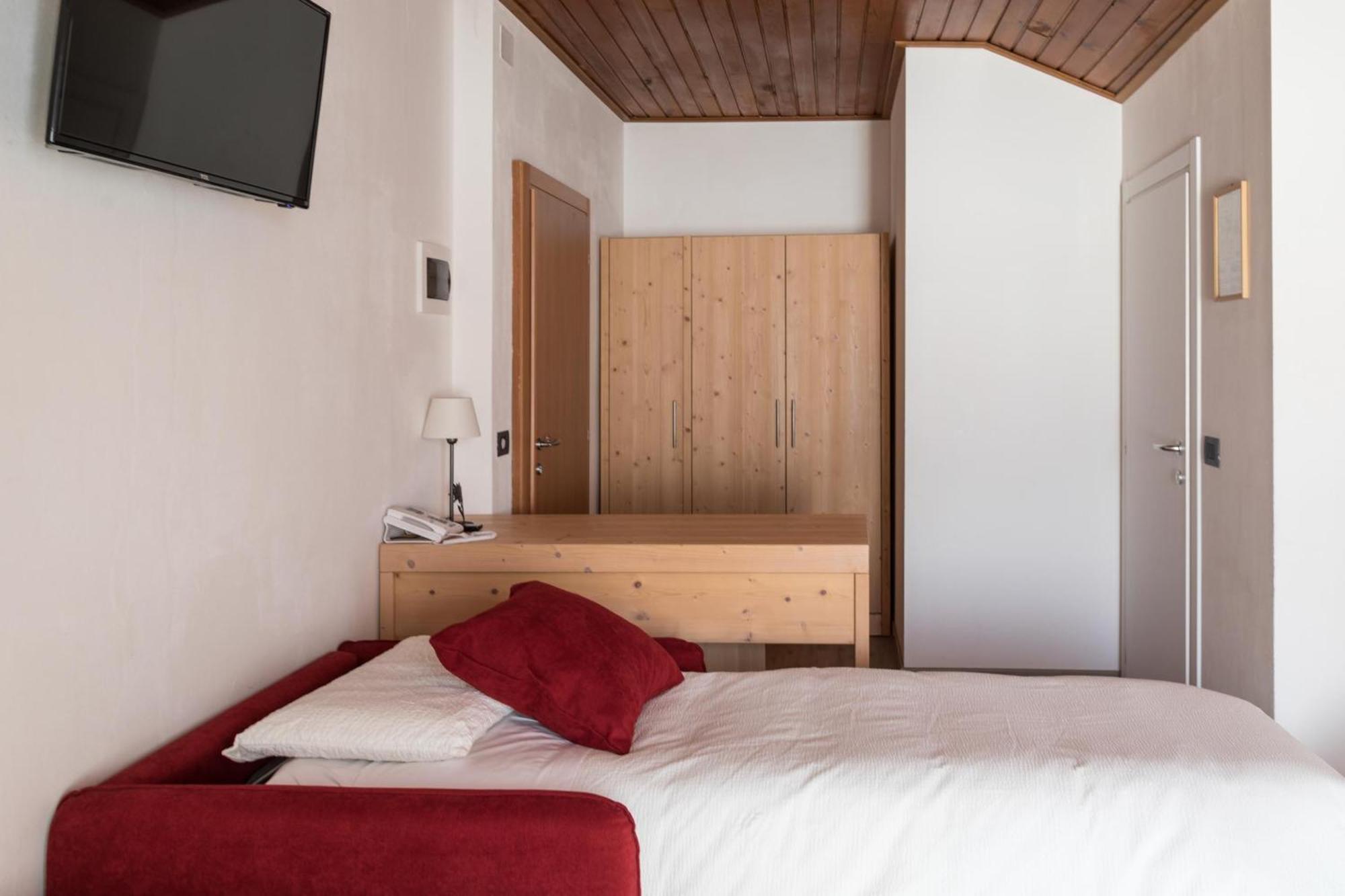 Miralago Hotel