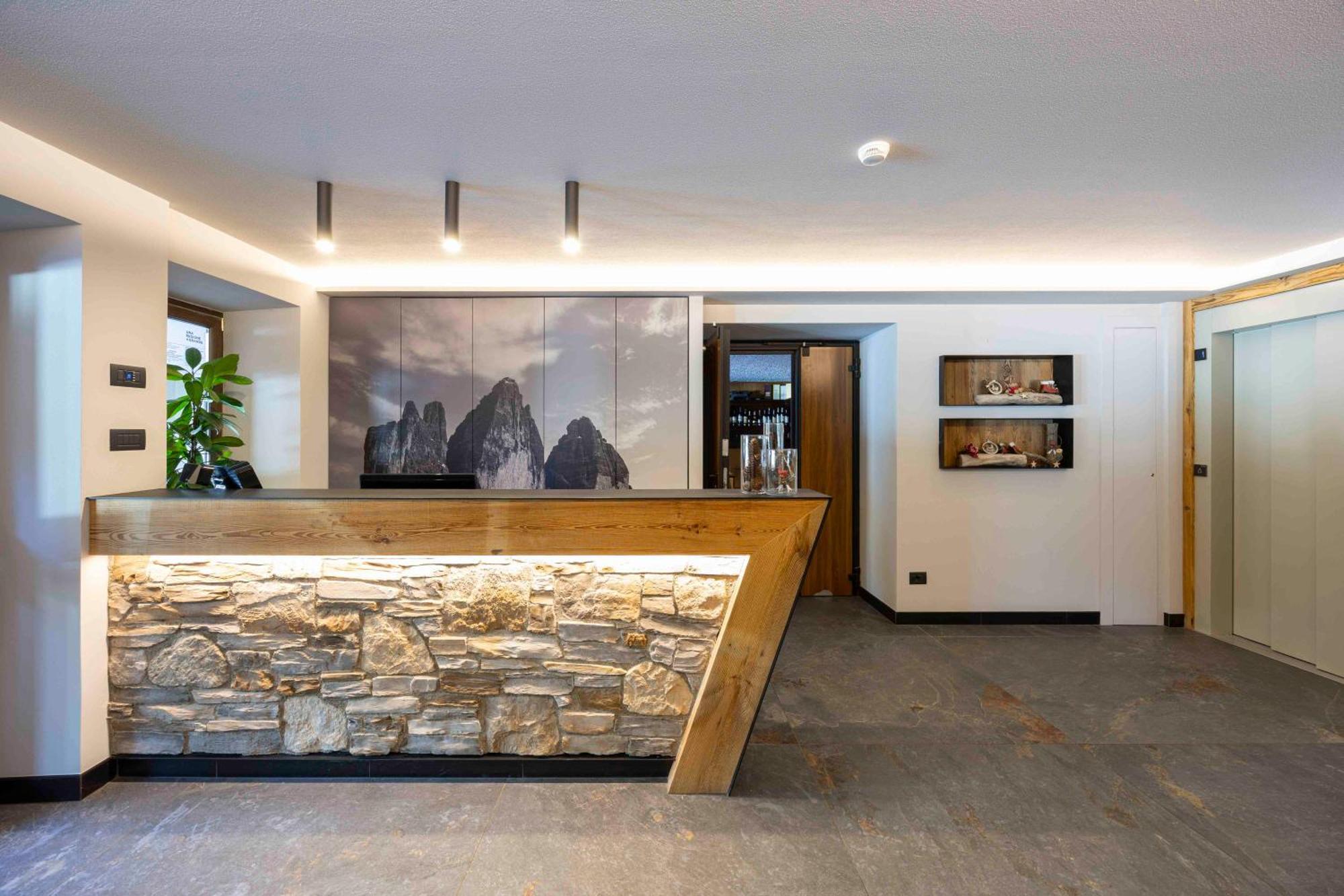 Miralago Hotel
